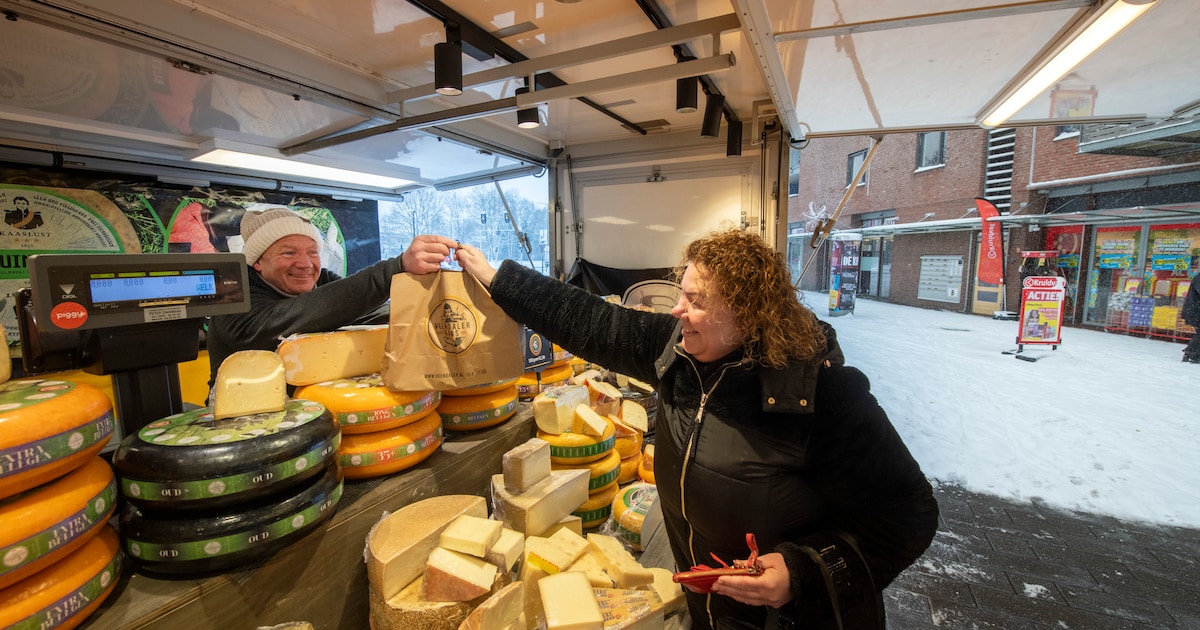 Moederziel alleen op de Apeldoornse markt: ‘Sommigen kunnen thuiswerken, wij niet’