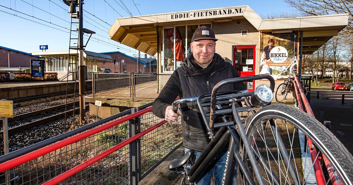 Eddie Fietsband weg van station Colmschate na zoveelste treinspringer | Foto