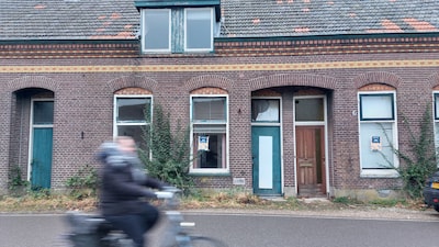 Bijna 9 ton voor vervallen dijkhuisjes vol asbest? Ze zijn het waard, zegt de gemeente