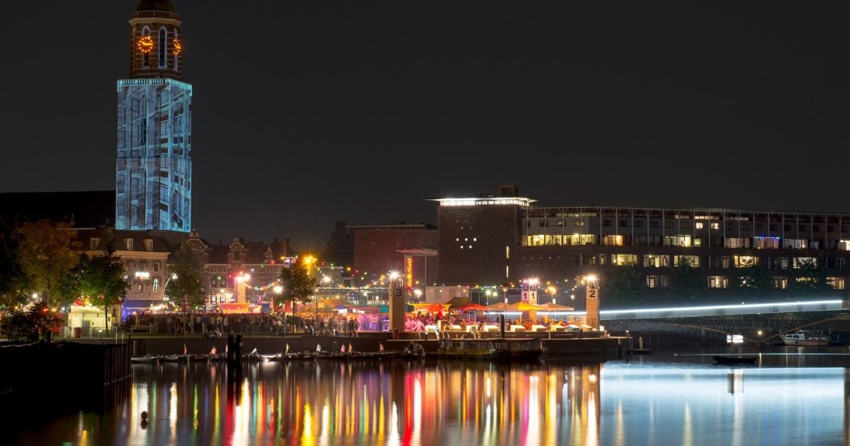 De Peperbus wordt in december verlicht met kunstwerken (en jouw werk kan erop komen)