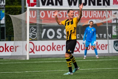 Unicum nieuwe club Van Looy • Sparta Nijkerk haalt Vink • HHC Hardenberg strikt Scholte