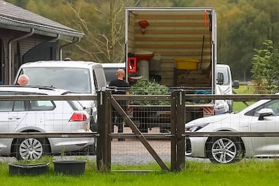 Hennepplanten, wapens en munitie gevonden op boerderij buiten Uddel