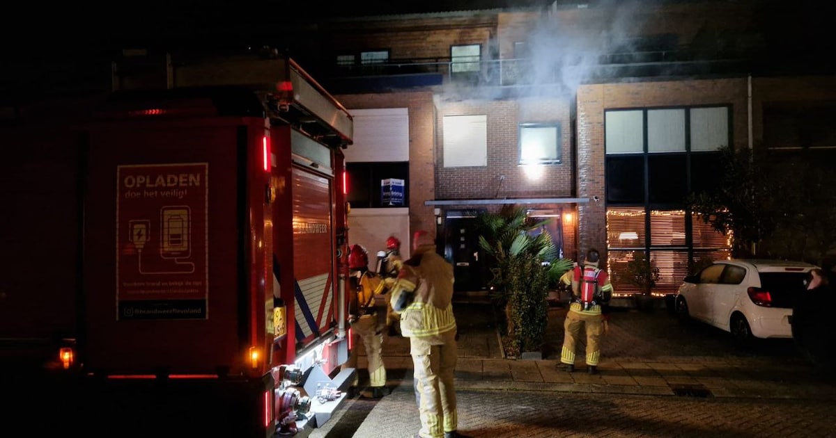 Twee woningen in Almere zwaar beschadigd na explosie en brand
