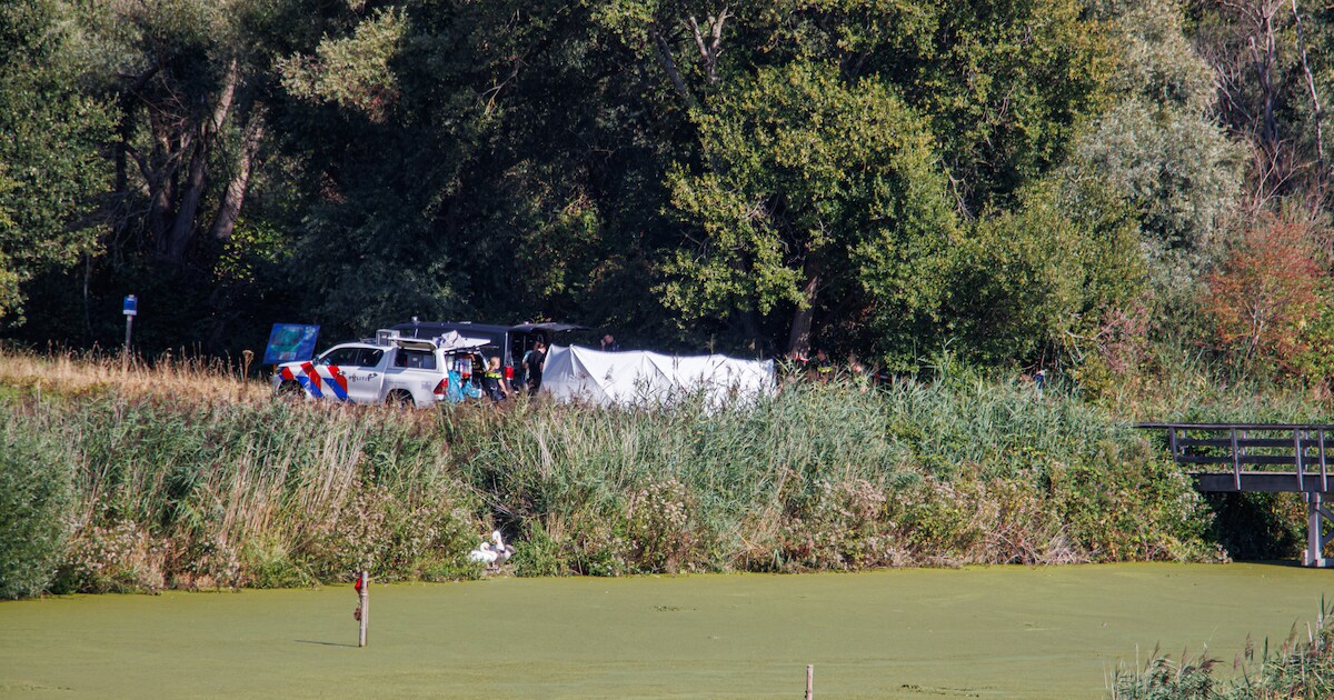 Overleden persoon gevonden in water bij bos in Almere