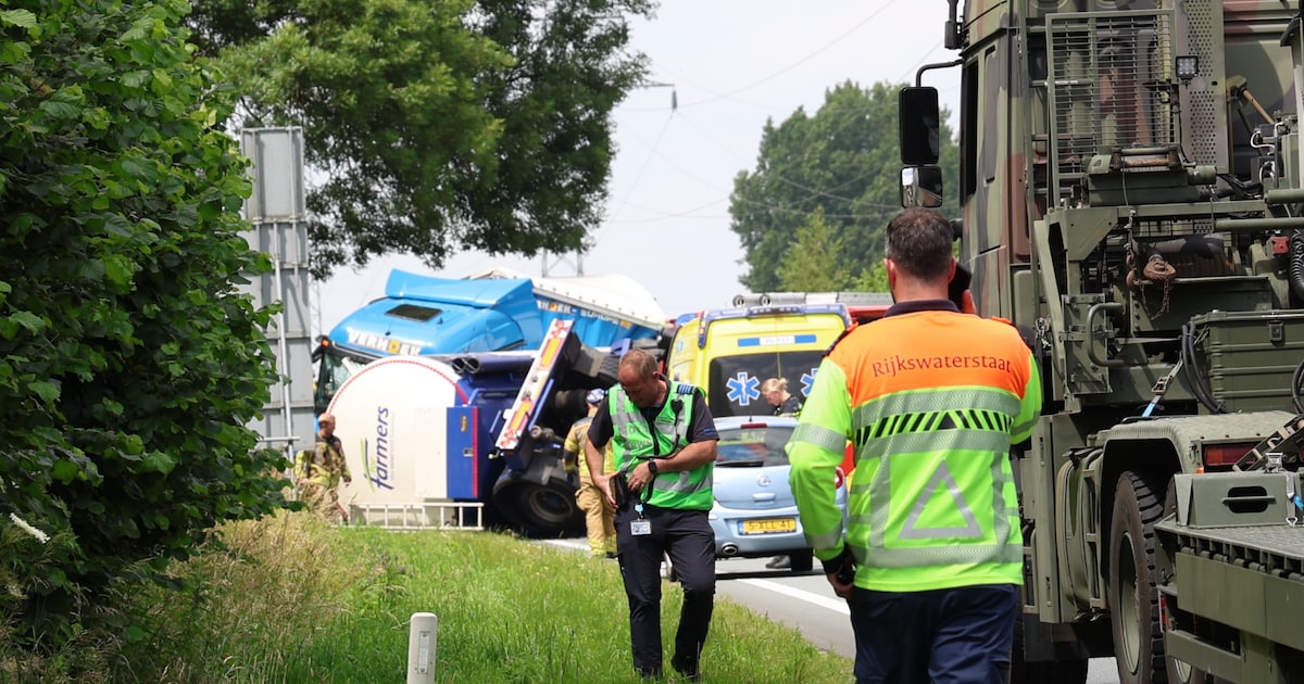 Vrachtwagenchauffeur (56) uit gemeente Raalte overleden na aanrijding op N36