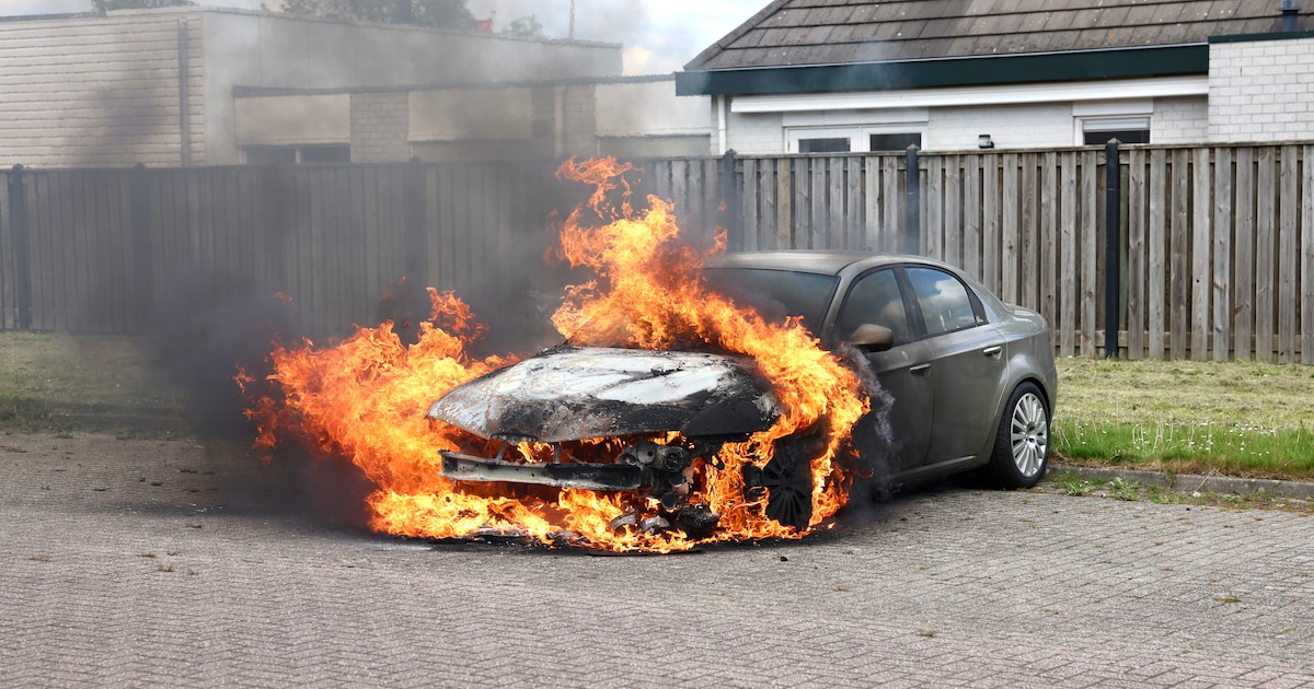 Auto uitgebrand aan Traktieweg in Emmeloord