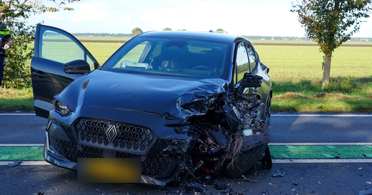 Twee auto’s zwaar beschadigd bij botsing op N305 bij Dronten