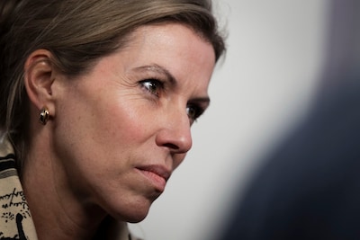 Staatssecretaris onwel door hitte bij herdenking geweldslachtoffers