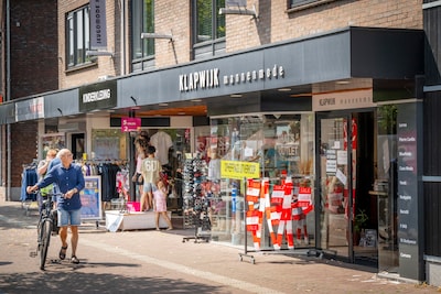 Deze zaak sluit na 45 jaar, maar wat verkoper Belinda vooral raakt: ‘Jammer dat Bram er zelf niet bi