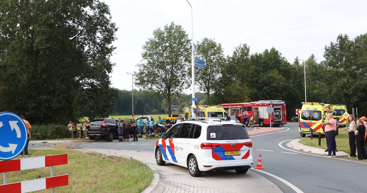 Ernstig ongeluk bij Wilp: meerdere gewonden na botsing tussen twee auto’s