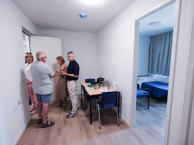Bert is nieuwsgierig naar het AZC en maakt zich een beetje zorgen