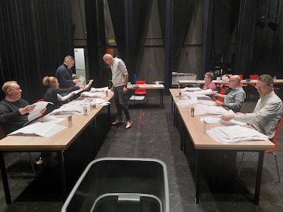 Welke partij gaat vanavond met de winst naar huis? Het tellen is begonnen.