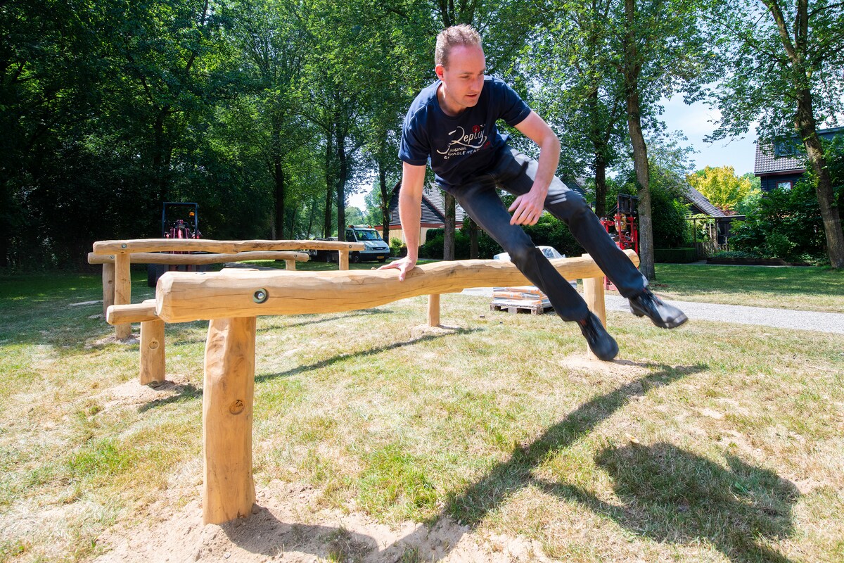 Dave van den Brink, initiatiefnemer obstacle parcours in het Mheenpark.