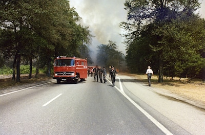 Vlammen jagen over de Veluwe: zo zag de bosbrand van 1976 eruit