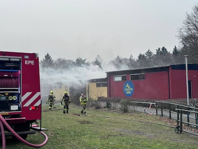 Brandweer kan brand in clubhuis Epe niet onderzoeken: ‘We konden niet naar binnen’
