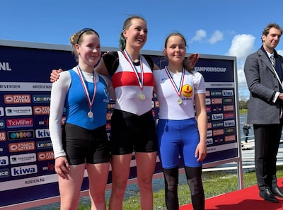 Lauren (16) trotseert verraderlijke wind en pakt NK-titel: ‘Een zekerheidje is het nooit’