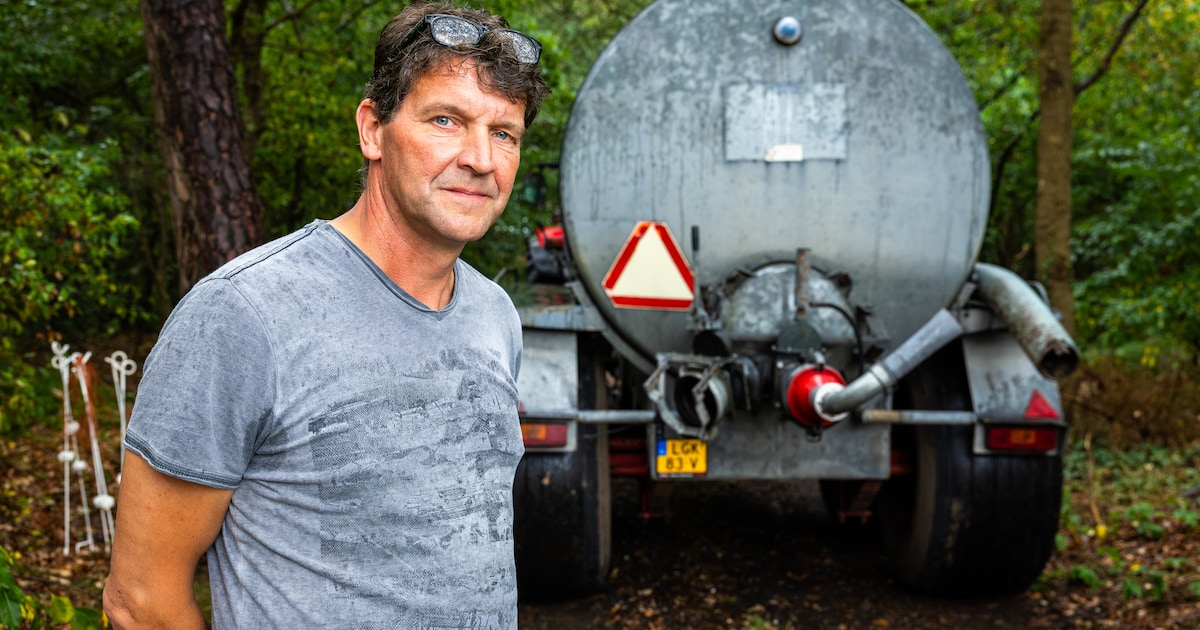 Boeren helpen de brandweer in Ommen bij bosbrand: zo doen ze dat