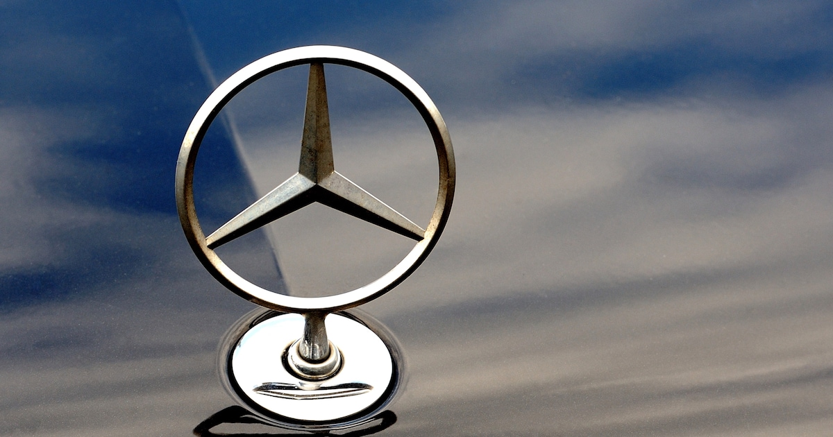 Eigenaar van stalling weigert Mercedes terug te teven aan broer van overleden man, rechter grijpt in