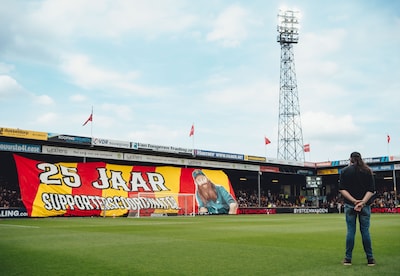Een ‘overweldigend’ moment voor jubilerende Jan-Willem Klink bij Go Ahead Eagles: ‘Dit is toch goud?