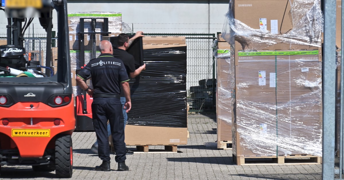 Boxsprings in beslag genomen bij inval in Dedemsvaart