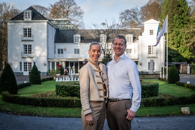 Tweeling neemt bekend landgoed en hotel in Arnhem over: ‘Als ik hem zie, weet ik gelijk of er iets a