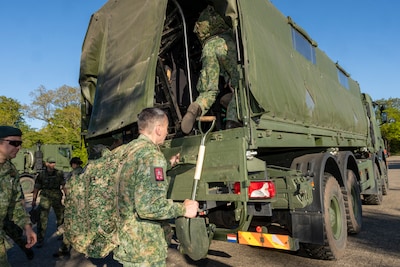 LIVE | Brandweer krijgt hulp van militairen met schop • Er wordt nog volop geblust