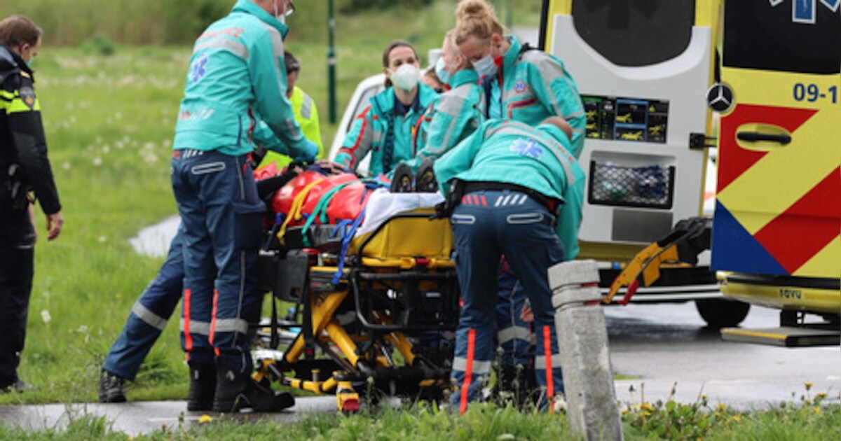 Wielrenner raakt zwaargewond na botsing op Jaagpad
