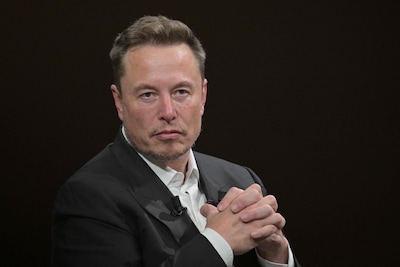Omstreden techmiljardair Elon Musk op podium bij ASML in Den Bosch:  medewerkers reageren boos