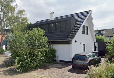 5 x deze witte huizen zijn te koop in Almelo