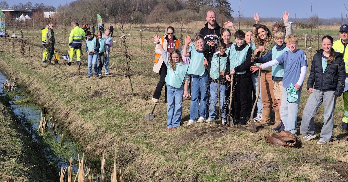 Harderwijk is dankzij de inzet van deze kinderen 150 bomen rijker