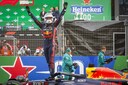 Max Verstappen viert feest in Zandvoort.