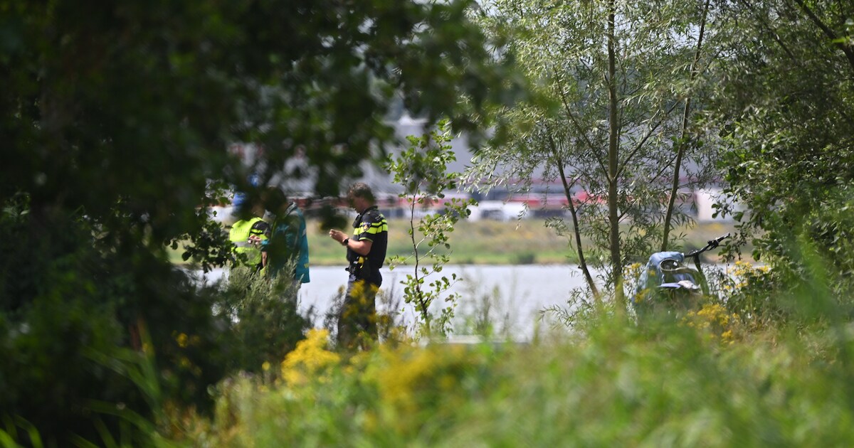 Dode man aangetroffen langs plas in Steenwijk