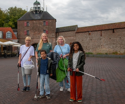 Van ergernis naar gezelligheid: samen ruimen zij de rommel in Harderwijk op