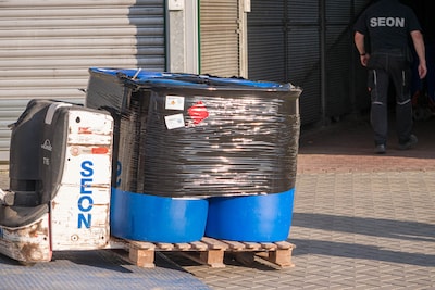 ‘Illegaal tankstation’ in Almere: 1900 liter diesel en benzine in opslagbox