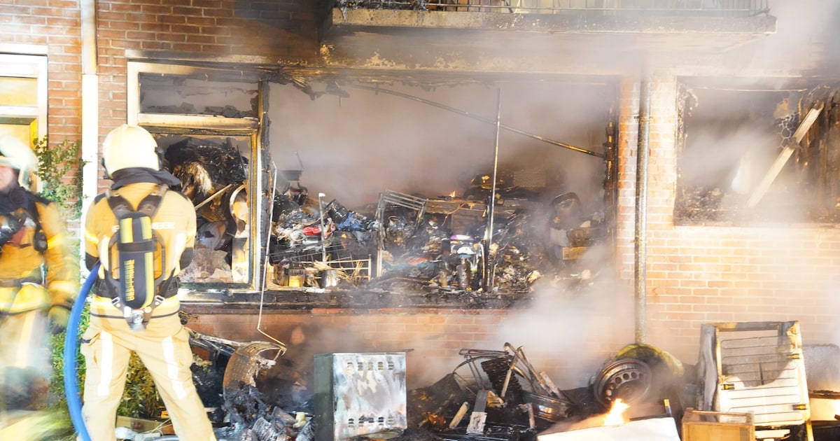 Ravage na grote flatbrand in Zwolle: 16 woningen midden in de nacht ontruimd