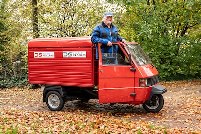 Knalrode Piaggio van Gert is echte blikvanger én perfect als klusauto
