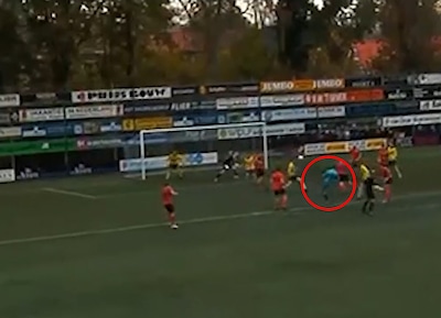 KIJK | Als doelman Laurens Dekker naar de andere kant van het veld stormt, gebeurt dit: ‘Wist ook niet wat ik deed’