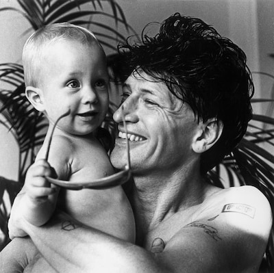 Ontdek wie Herman Brood écht was: muzikant, kunstenaar en de lieve vader die bijna niemand kende
