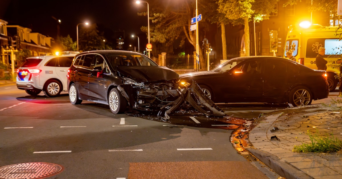 Nachtelijk ongeluk op bekende plek in Deventer: veel schade.