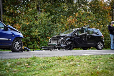 Man (24) haalt sleutel uit contact tijdens het rijden op een 80-weg. En dat loopt niet goed af
