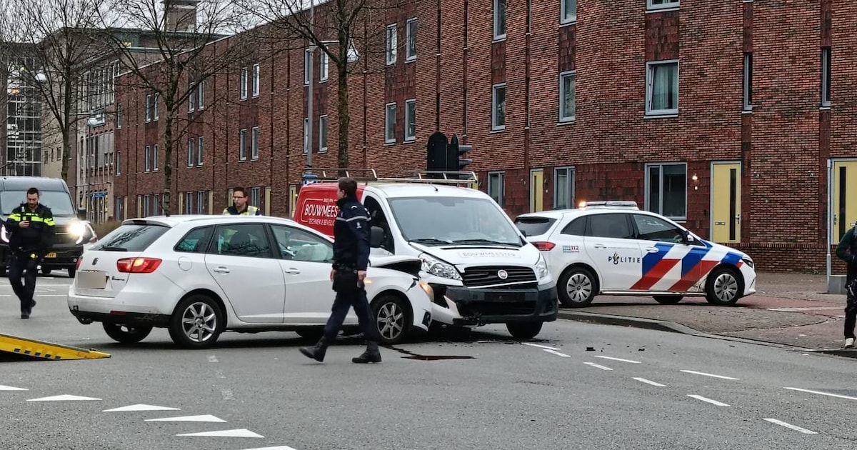 Flinke Schade Bij Botsing Op De Molenstraat Centrum In Apeldoorn Nieuws Apeldoorn