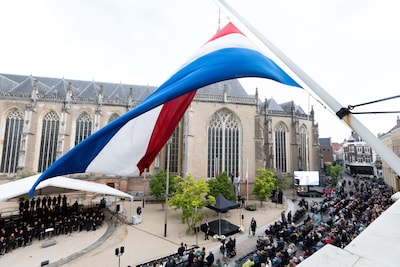 In beeld: Dodenherdenking op het Grote Kerkhof in Deventer