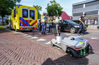 Bestuurder scootmobiel naar ziekenhuis na aanrijding met auto in Emmen