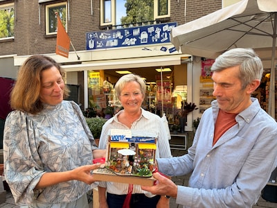 Trouwe klant verrast buurtwinkel met cadeau: ‘Ik had tranen in mijn ogen’