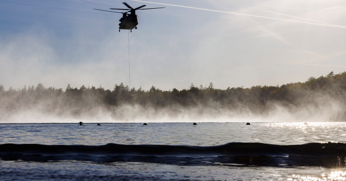 Brandweer volop bezig met nablussen bij ‘t Harde: twee Chinooks ingezet
