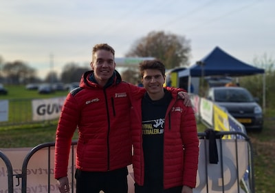 Dezelfde naam, geen familie, maar wel innige concurrenten in survival en cross: ‘Hoe slechter het we