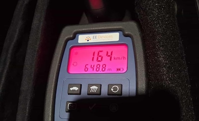 Jonge bestuurder rijdt plankgas over de N340: ‘Probeer dan nog maar eens een noodstop te maken’