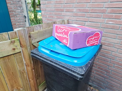 Militaire operatie: schoolboeken leveren terwijl scholieren massaal op vakantie zijn