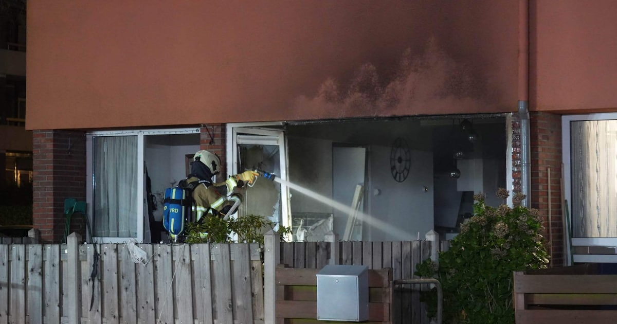 Woning zwaar beschadigd na explosie en brand in Emmen