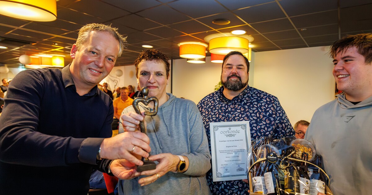 Blokzijl kiest Brigitte (56) als vrijwilliger van het jaar: ‘Mijn hart ligt echt bij voetbal’